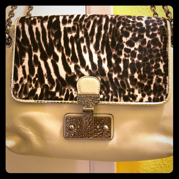 Marc Jacobs Handbags - NWT Marc Jacobs Safari Large Single Shoulder Bag